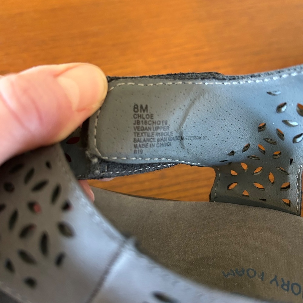 JBU Chloe Wedge Cushioned Sandals‎ Gray Vegan Leather Laser Cut Floral Size 8 - Picture 7 of 7